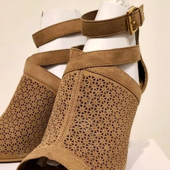 Open Toe Heels - Picture 8 of 9